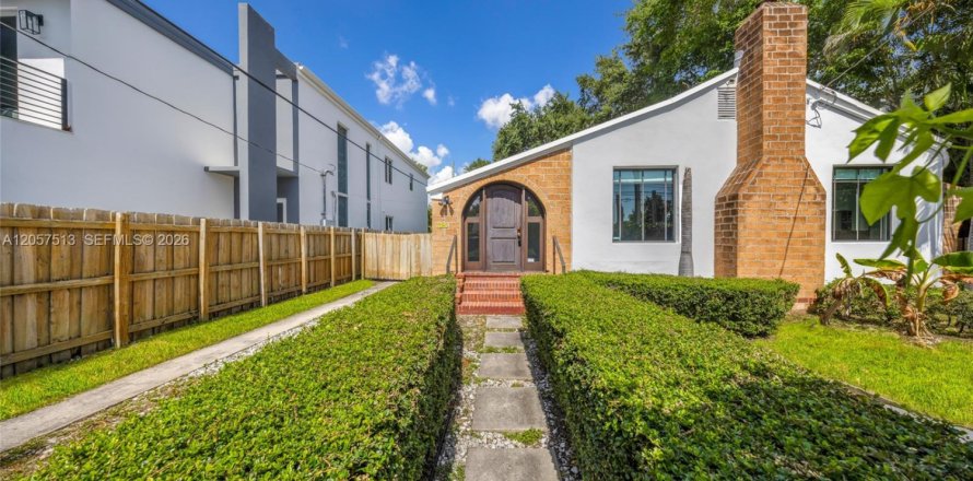 House in Miami, Florida 2 bedrooms, 113.99 sq.m. № 2244237