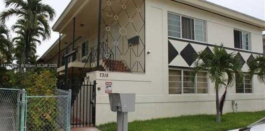 Studio à Condo à Miami Beach, Floride  № 2012310