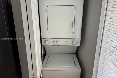 Купить кондоминиум в Пемброк-Пайнс, Флорида 2 спальни, 95.88м2, № 2155059 - фото 15