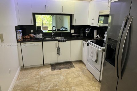 Купить кондоминиум в Пемброк-Пайнс, Флорида 2 спальни, 95.88м2, № 2155059 - фото 17