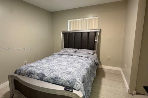 House in Miami Gardens, Florida 3 bedrooms, 111.2 sq.m. № 2076229 - photo 7