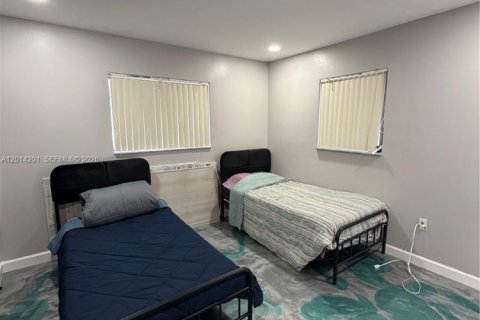 House in Miami Gardens, Florida 3 bedrooms, 111.2 sq.m. № 2076229 - photo 10