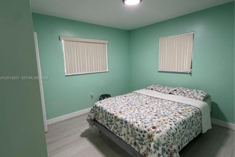 House in Miami Gardens, Florida 3 bedrooms, 111.2 sq.m. № 2076229 - photo 8