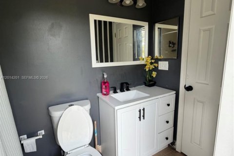 House in Miami Gardens, Florida 3 bedrooms, 111.2 sq.m. № 2076229 - photo 9