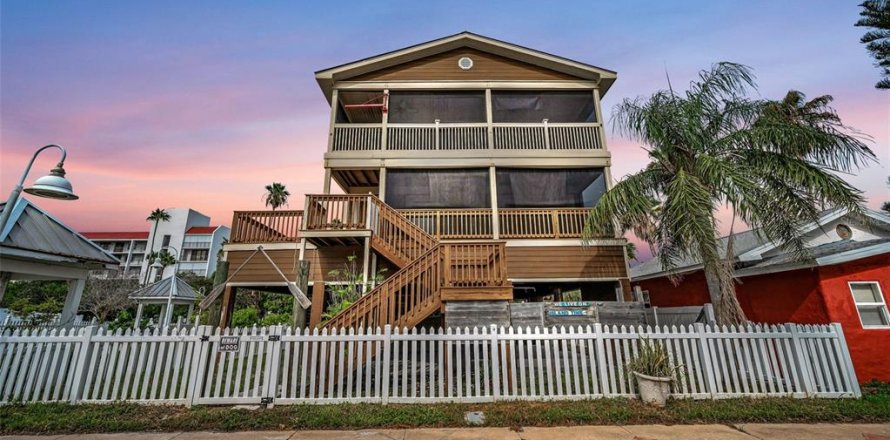 Villa ou maison à Indian Shores, Floride 2 chambres, 126.72 m2 № 1911402