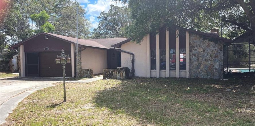 House in Spring Hill, Florida 3 bedrooms, 158.68 sq.m. № 2142507
