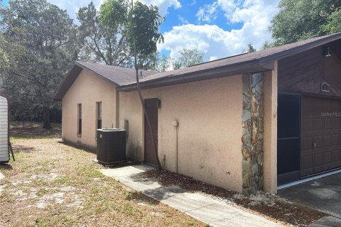 House in Spring Hill, Florida 3 bedrooms, 158.68 sq.m. № 2142507 - photo 2