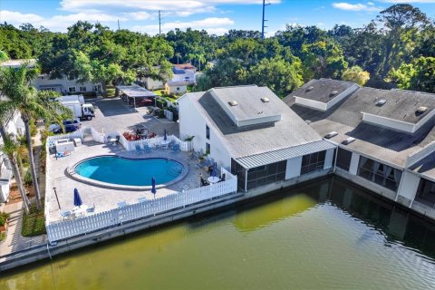 Townhouse in Dunedin, Florida 2 bedrooms, 102.19 sq.m. № 1785090 - photo 9