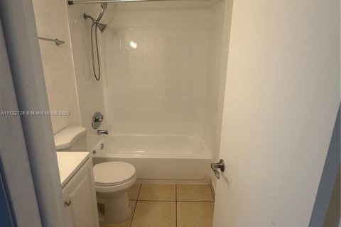 Appartement à louer à Hialeah, Floride: 2 chambres, 81.29 m2 № 1699574 - photo 7