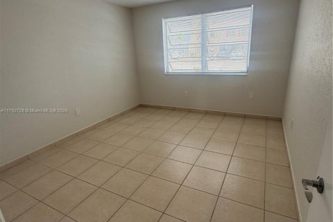 Appartement à louer à Hialeah, Floride: 2 chambres, 81.29 m2 № 1699574 - photo 8