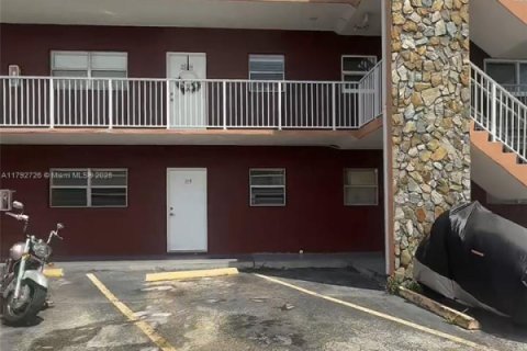 Appartement à louer à Hialeah, Floride: 2 chambres, 81.29 m2 № 1699574 - photo 1