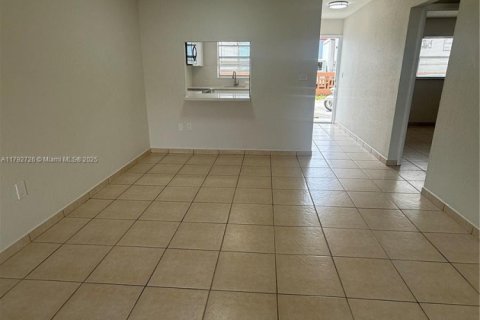 Appartement à louer à Hialeah, Floride: 2 chambres, 81.29 m2 № 1699574 - photo 4