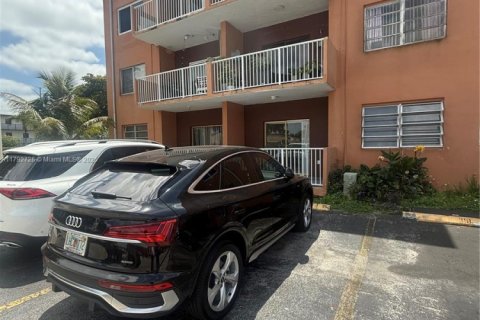 Appartement à louer à Hialeah, Floride: 2 chambres, 81.29 m2 № 1699574 - photo 9