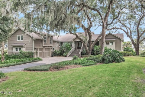 House in Fernandina Beach, Florida 4 bedrooms, 289.58 sq.m. № 807198 - photo 1