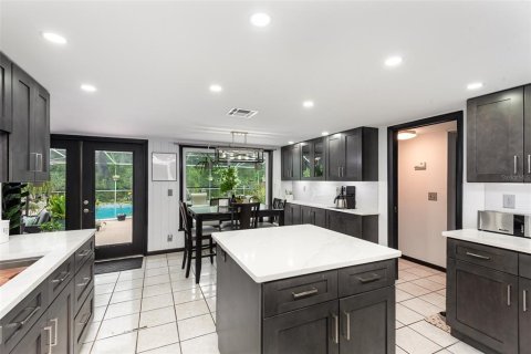 House in Titusville, Florida 4 bedrooms, 243.87 sq.m. № 1845221 - photo 4