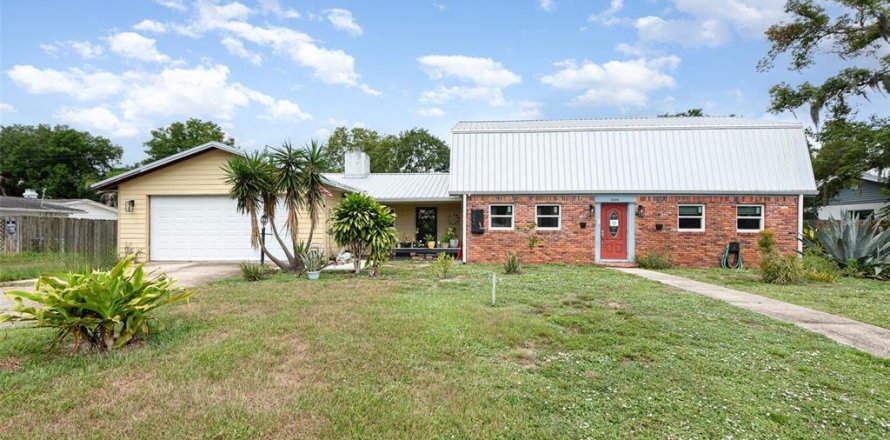 House in Titusville, Florida 4 bedrooms, 243.87 sq.m. № 1845221
