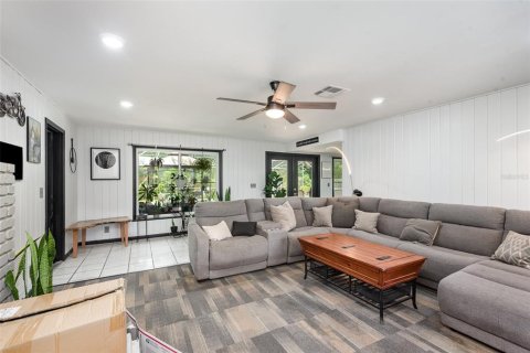 House in Titusville, Florida 4 bedrooms, 243.87 sq.m. № 1845221 - photo 7