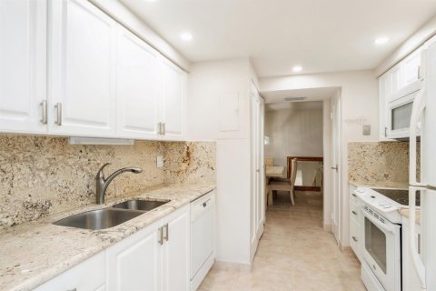 Copropriété à louer à Palm Beach, Floride: 2 chambres, 137.12 m2 № 2262324 - photo 11