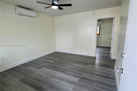 Снять в аренду квартиру в Майами, Флорида 1 спальня, 52.03м2, № 2042628 - фото 5