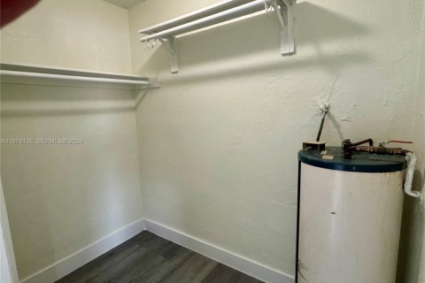 Снять в аренду квартиру в Майами, Флорида 1 спальня, 52.03м2, № 2042628 - фото 9