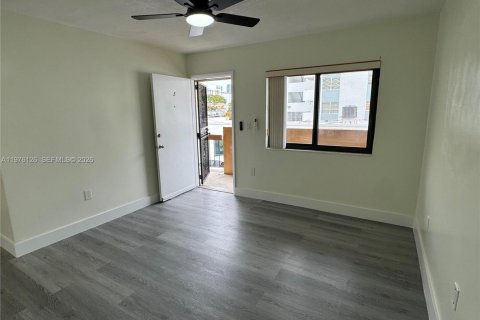 Снять в аренду квартиру в Майами, Флорида 1 спальня, 52.03м2, № 2042628 - фото 3