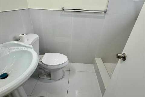 Снять в аренду квартиру в Майами, Флорида 1 спальня, 52.03м2, № 2042628 - фото 10