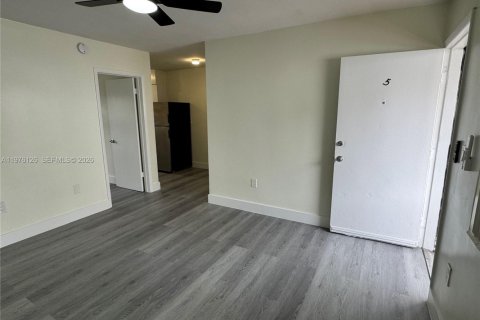 Снять в аренду квартиру в Майами, Флорида 1 спальня, 52.03м2, № 2042628 - фото 4