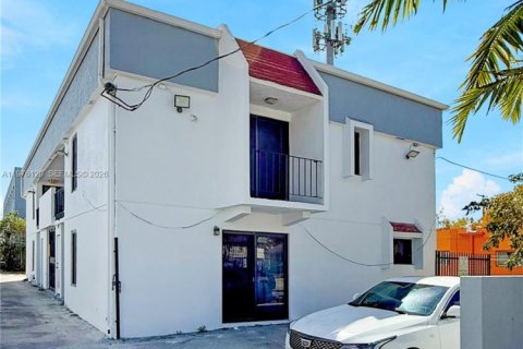 Снять в аренду квартиру в Майами, Флорида 1 спальня, 52.03м2, № 2042628 - фото 11