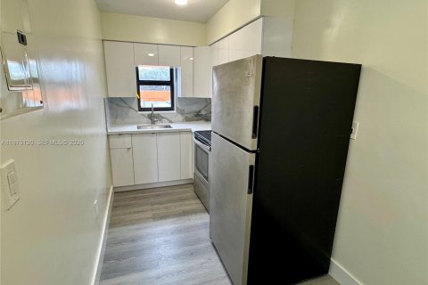 Снять в аренду квартиру в Майами, Флорида 1 спальня, 52.03м2, № 2042628 - фото 2