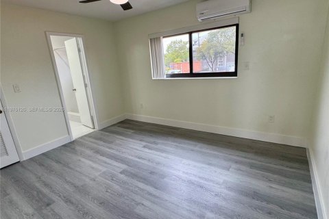 Снять в аренду квартиру в Майами, Флорида 1 спальня, 52.03м2, № 2042628 - фото 6