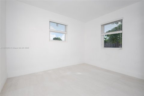 Casa en venta en Miami, Florida, 5 dormitorios, 175.96 m2 № 1929423 - foto 29