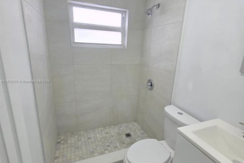 Casa en venta en Miami, Florida, 5 dormitorios, 175.96 m2 № 1929423 - foto 11