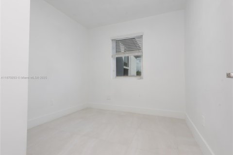 Casa en venta en Miami, Florida, 5 dormitorios, 175.96 m2 № 1929423 - foto 30