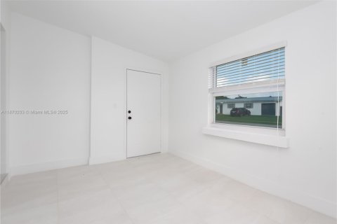 Casa en venta en Miami, Florida, 5 dormitorios, 175.96 m2 № 1929423 - foto 26