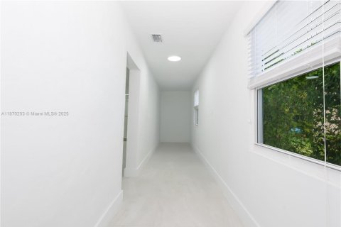 Casa en venta en Miami, Florida, 5 dormitorios, 175.96 m2 № 1929423 - foto 21