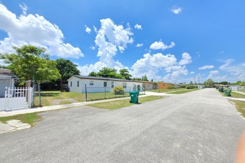 Casa en venta en Miami, Florida, 5 dormitorios, 175.96 m2 № 1929423 - foto 3