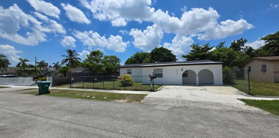 Casa en Miami, Florida 5 dormitorios, 175.96 m2 № 1929423