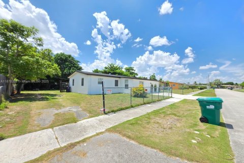 Casa en venta en Miami, Florida, 5 dormitorios, 175.96 m2 № 1929423 - foto 2