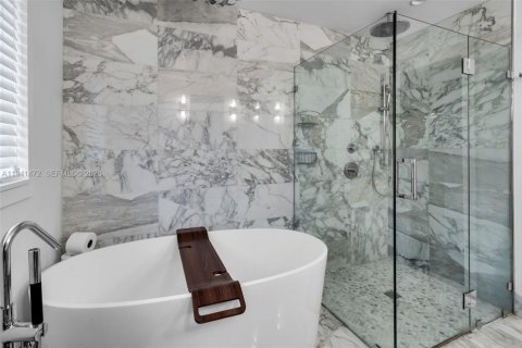 House in Coral Gables, Florida 4 bedrooms, 217.02 sq.m. № 1999081 - photo 19