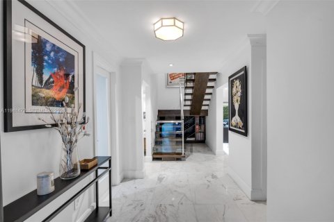 House in Coral Gables, Florida 4 bedrooms, 217.02 sq.m. № 1999081 - photo 15