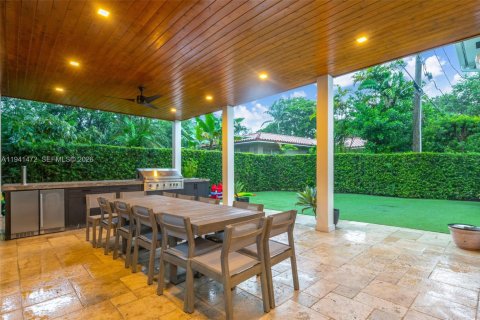 House in Coral Gables, Florida 4 bedrooms, 217.02 sq.m. № 1999081 - photo 24