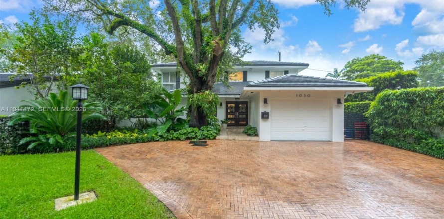 House in Coral Gables, Florida 4 bedrooms, 217.02 sq.m. № 1999081