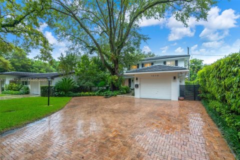 House in Coral Gables, Florida 4 bedrooms, 217.02 sq.m. № 1999081 - photo 2