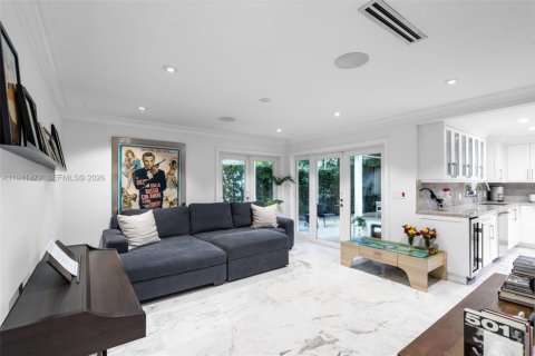 House in Coral Gables, Florida 4 bedrooms, 217.02 sq.m. № 1999081 - photo 11