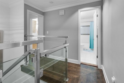 House in Coral Gables, Florida 4 bedrooms, 217.02 sq.m. № 1999081 - photo 16