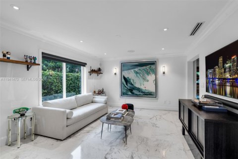 House in Coral Gables, Florida 4 bedrooms, 217.02 sq.m. № 1999081 - photo 5