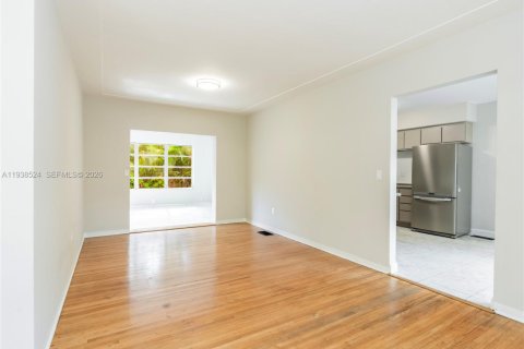 Villa ou maison à louer à Miami, Floride: 3 chambres, 209.49 m2 № 1996135 - photo 5