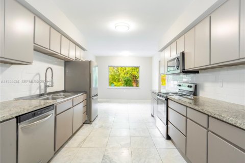 Villa ou maison à louer à Miami, Floride: 3 chambres, 209.49 m2 № 1996135 - photo 6