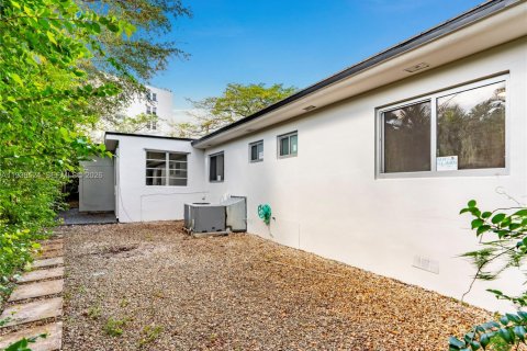 Villa ou maison à louer à Miami, Floride: 3 chambres, 209.49 m2 № 1996135 - photo 18