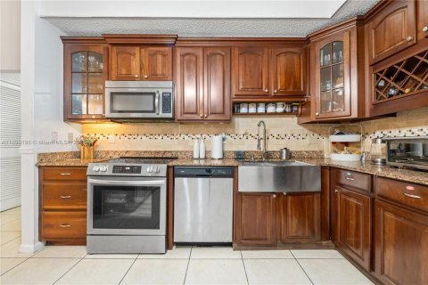 Купить кондоминиум в Авентура, Флорида 3 спальни, 125.79м2, № 1951321 - фото 9